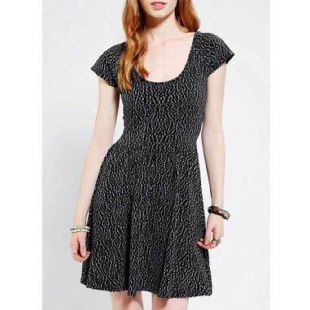 ✨{Sparkle & Fade} Black Texture Skater Dress👁‍🗨